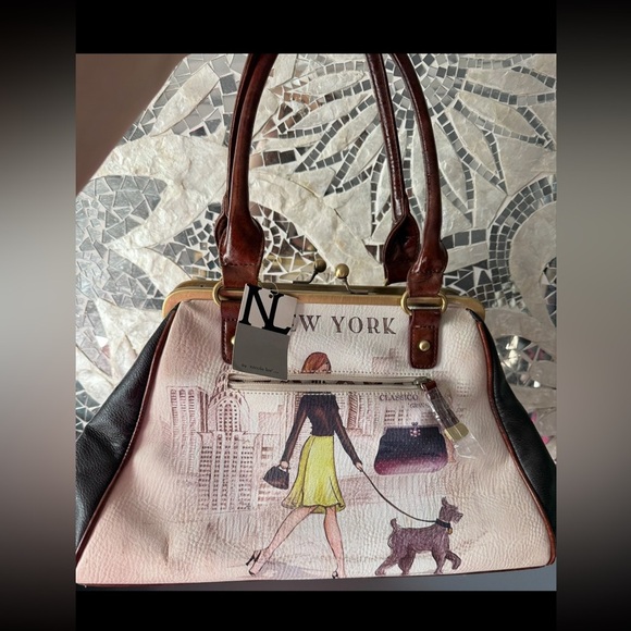 Nicole Lee USA vintage lady walking dog New York handbag new - Picture 2 of 3